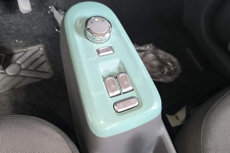 Used CHANGAN NEVO Lumin 2022 155 km – Refreshingly Sweet Edition Gear Lever