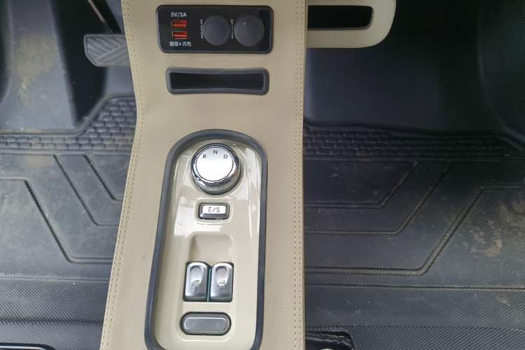 Used CHANGAN NEVO Lumin 2022 155 km – Refreshingly Sweet Edition Gear Lever