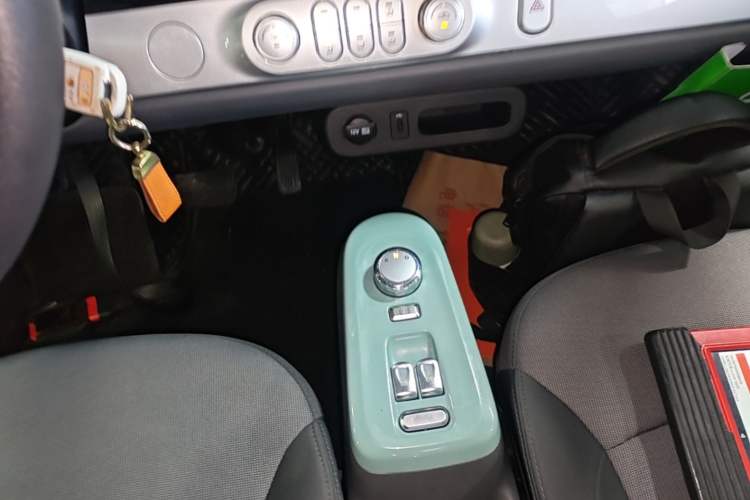 Used CHANGAN NEVO Lumin 2022 210km Sweet Edition Gear Lever