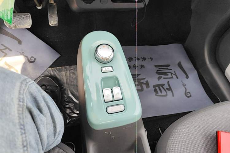 Used CHANGAN NEVO Lumin 2022 155 km – Refreshingly Sweet Edition Gear Lever