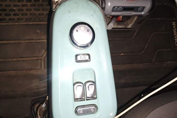 Used CHANGAN NEVO Lumin 2022 155 km – Refreshingly Sweet Edition Gear Lever