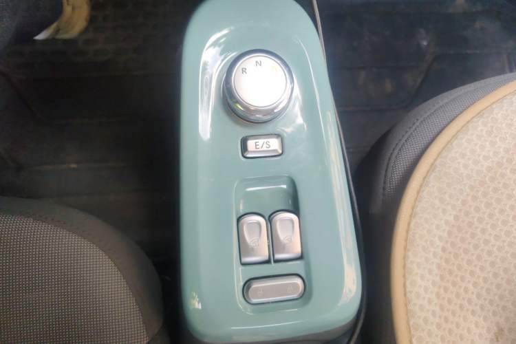 Used CHANGAN NEVO Lumin 2022 155 km – Refreshingly Sweet Edition Gear Lever