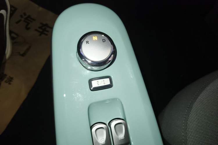 Used CHANGAN NEVO Lumin 2022 155 km – Refreshingly Sweet Edition Gear Lever