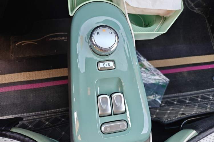 Used CHANGAN NEVO Lumin 2022 210km Sweet Edition Gear Lever