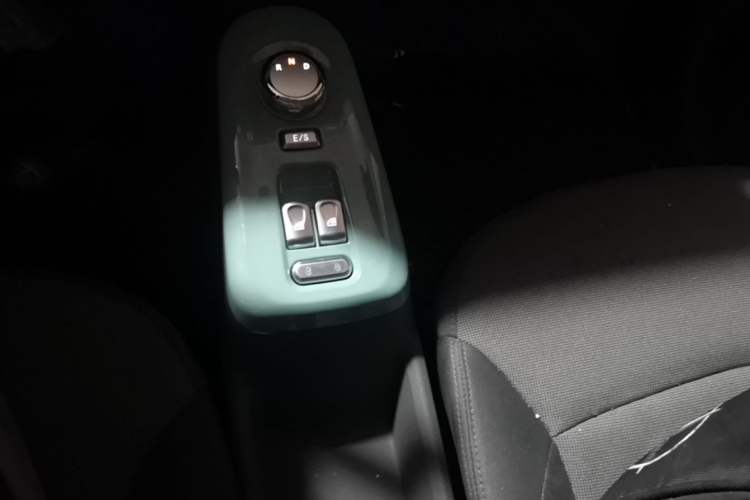 Used CHANGAN NEVO Lumin 2022 210km Sweet Edition Gear Lever