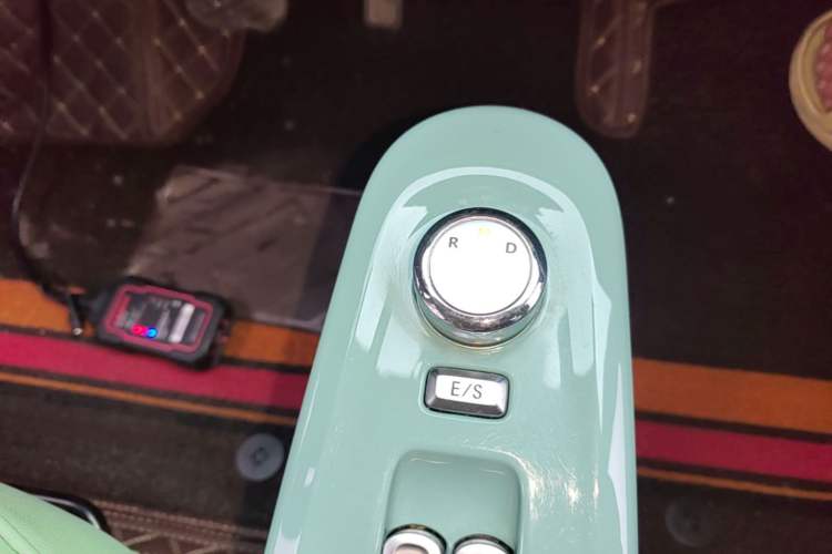 Used CHANGAN NEVO Lumin 2022 155 km – Refreshingly Sweet Edition Gear Lever