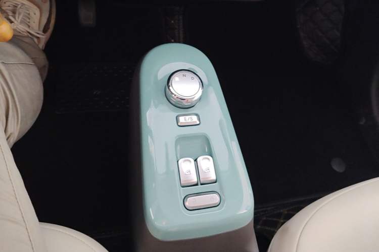 Used CHANGAN NEVO Lumin 2022 155 km – Refreshingly Sweet Edition Gear Lever