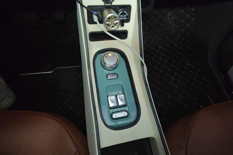 Used CHANGAN NEVO Lumin 2022 155 km – Refreshingly Sweet Edition Gear Lever