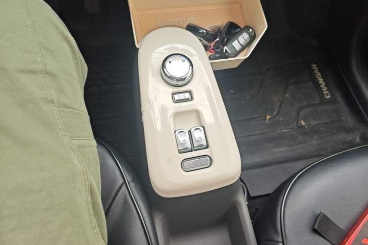 Used CHANGAN NEVO Lumin 2022 210km Sweet Edition Gear Lever