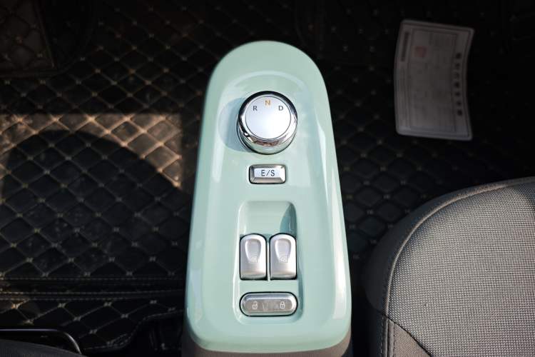 Used CHANGAN NEVO Lumin 2022 155 km – Refreshingly Sweet Edition Gear Lever