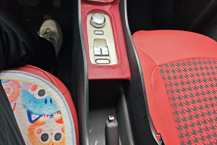 Used CHANGAN NEVO Lumin 2022 155 km – Refreshingly Sweet Edition Gear Lever