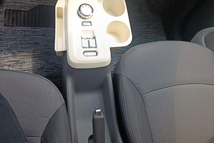 Used CHANGAN NEVO Lumin 2022 155 km – Refreshingly Sweet Edition Gear Lever