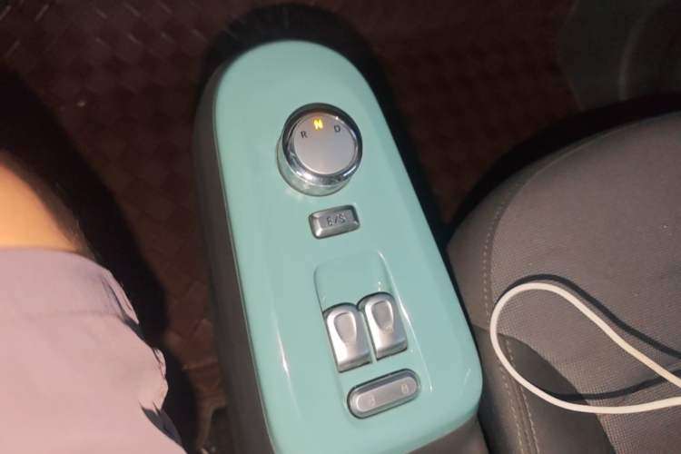 Used CHANGAN NEVO Lumin 2022 155 km – Refreshingly Sweet Edition Gear Lever
