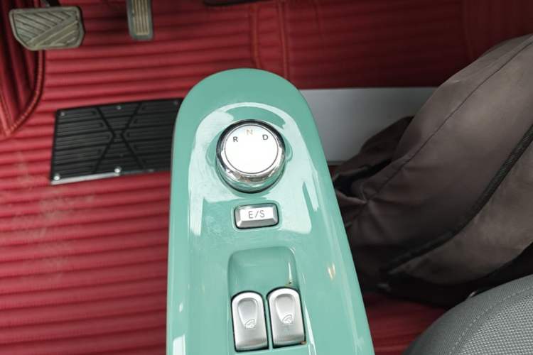 Used CHANGAN NEVO Lumin 2022 155 km – Refreshingly Sweet Edition Gear Lever