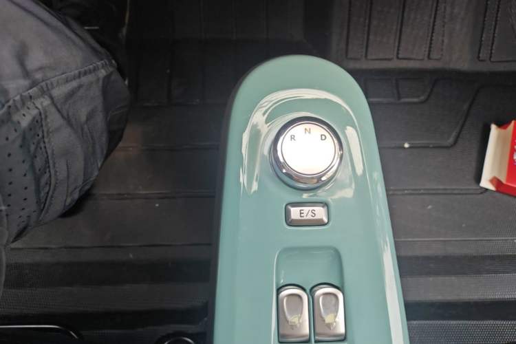 Used CHANGAN NEVO Lumin 2022 155 km – Refreshingly Sweet Edition Gear Lever