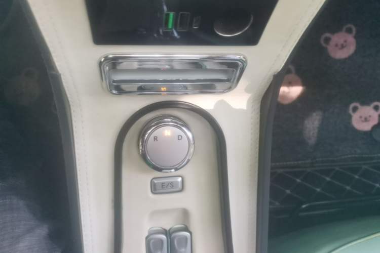 Used CHANGAN NEVO Lumin 2022 155 km – Refreshingly Sweet Edition Gear Lever
