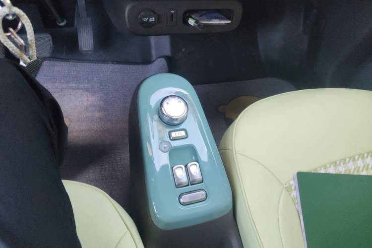 Used CHANGAN NEVO Lumin 2022 210km Sweet Edition Gear Lever
