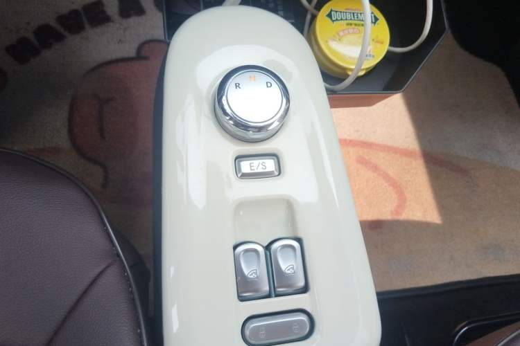 Used CHANGAN NEVO Lumin 2022 155 km – Refreshingly Sweet Edition Gear Lever