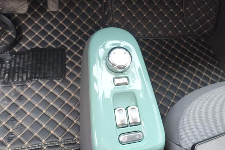 Used CHANGAN NEVO Lumin 2022 210km Sweet Edition Gear Lever