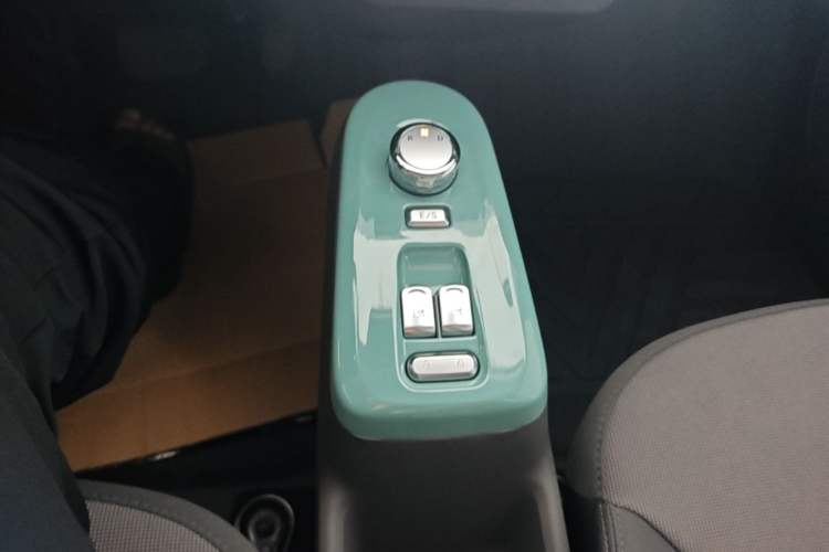 Used CHANGAN NEVO Lumin 2022 210km Sweet Edition Gear Lever