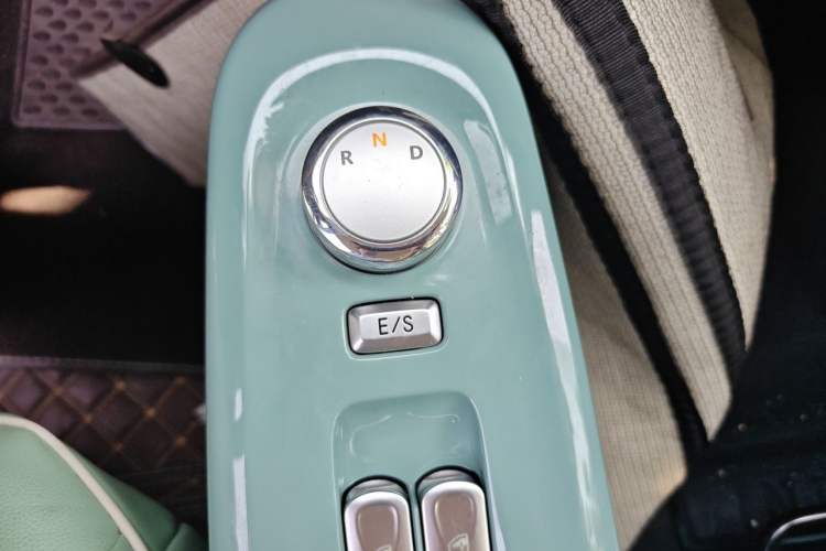 Used CHANGAN NEVO Lumin 2022 210km Sweet Edition Gear Lever