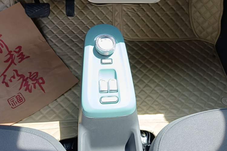 Used CHANGAN NEVO Lumin 2022 155 km – Refreshingly Sweet Edition Gear Lever