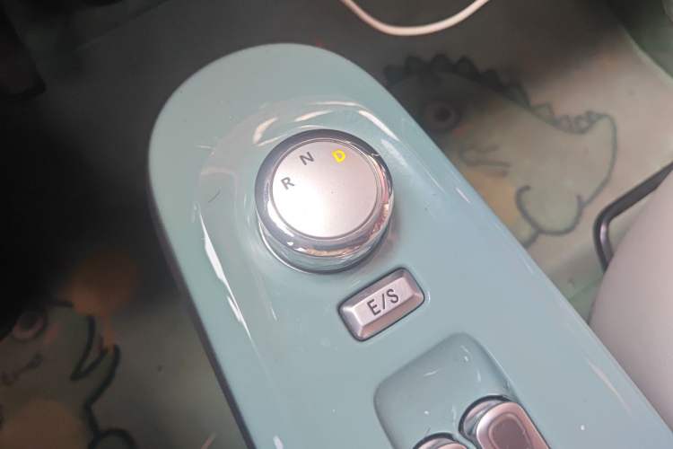 Used CHANGAN NEVO Lumin 2022 155 km – Refreshingly Sweet Edition Gear Lever