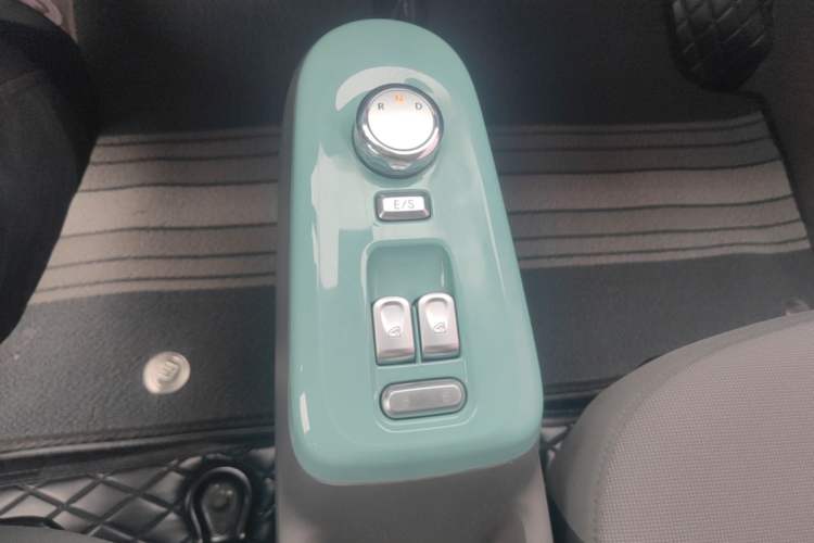 Used CHANGAN NEVO Lumin 2022 155 km – Refreshingly Sweet Edition Gear Lever