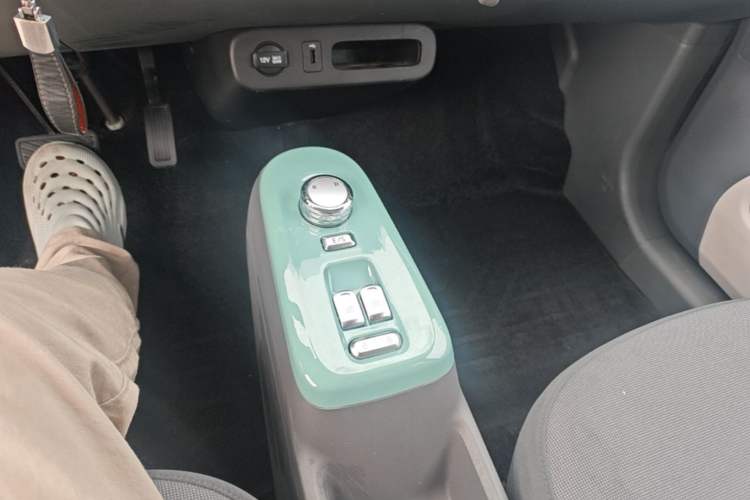 Used CHANGAN NEVO Lumin 2022 210km Sweet Edition Gear Lever