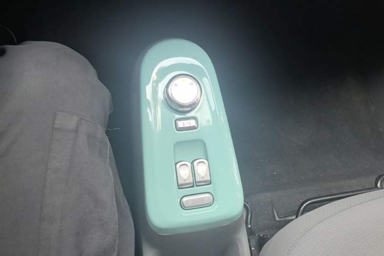 Used CHANGAN NEVO Lumin 2022 210km Sweet Edition Gear Lever