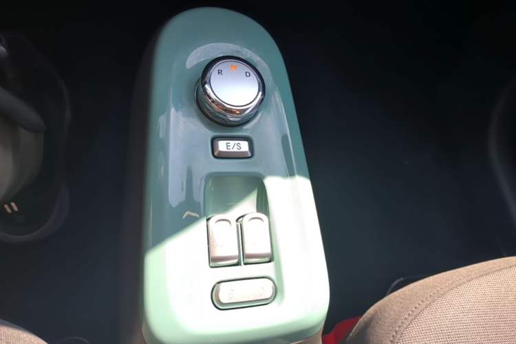 Used CHANGAN NEVO Lumin 2022 155 km – Refreshingly Sweet Edition Gear Lever