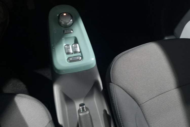 Used CHANGAN NEVO Lumin 2022 301km Honey-Sweet Version Gear Lever