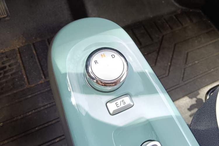 Used CHANGAN NEVO Lumin 2022 155 km – Refreshingly Sweet Edition Gear Lever