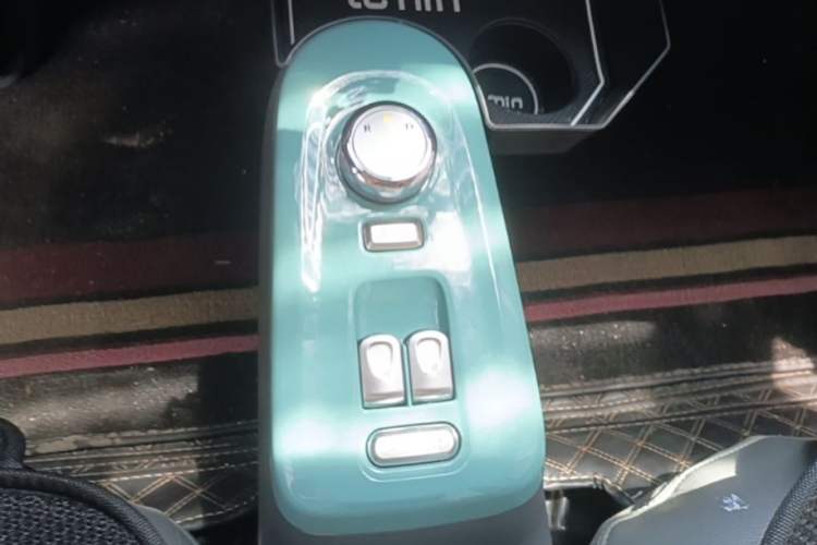 Used CHANGAN NEVO Lumin 2022 210km Sweet Edition Gear Lever
