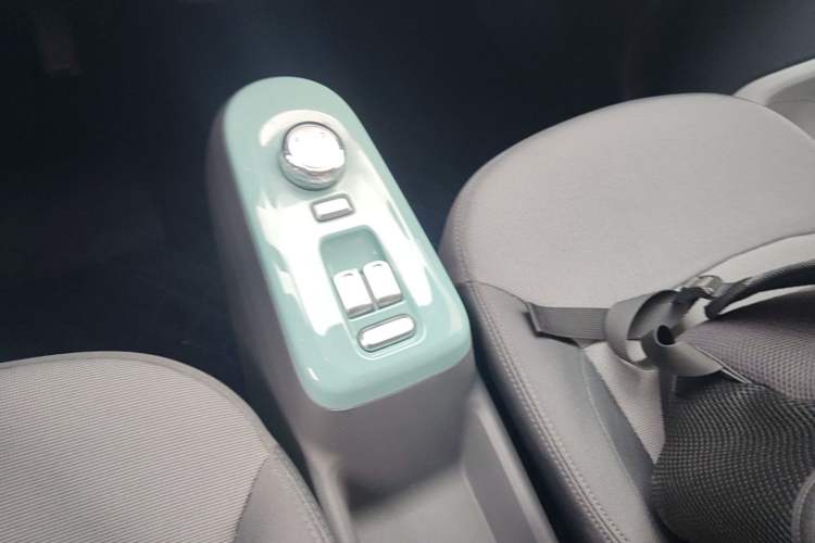 Used CHANGAN NEVO Lumin 2022 155 km – Refreshingly Sweet Edition Gear Lever