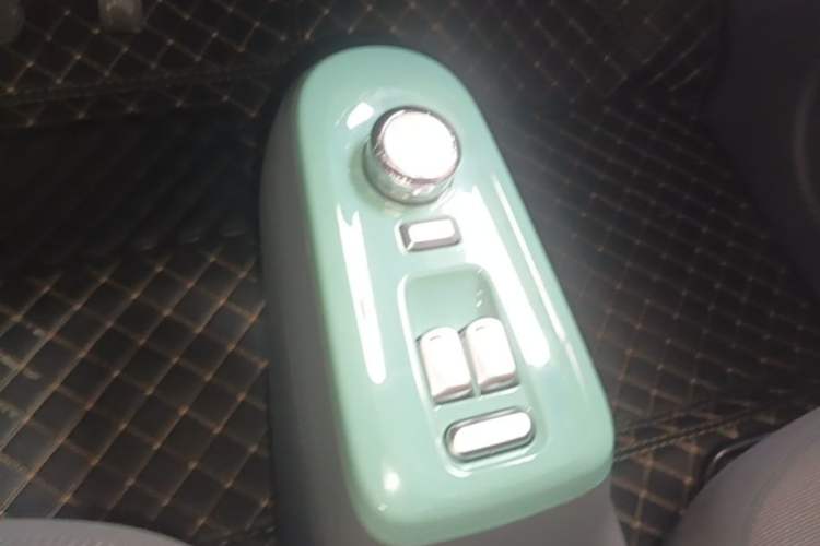 Used CHANGAN NEVO Lumin 2022 155 km – Refreshingly Sweet Edition Gear Lever