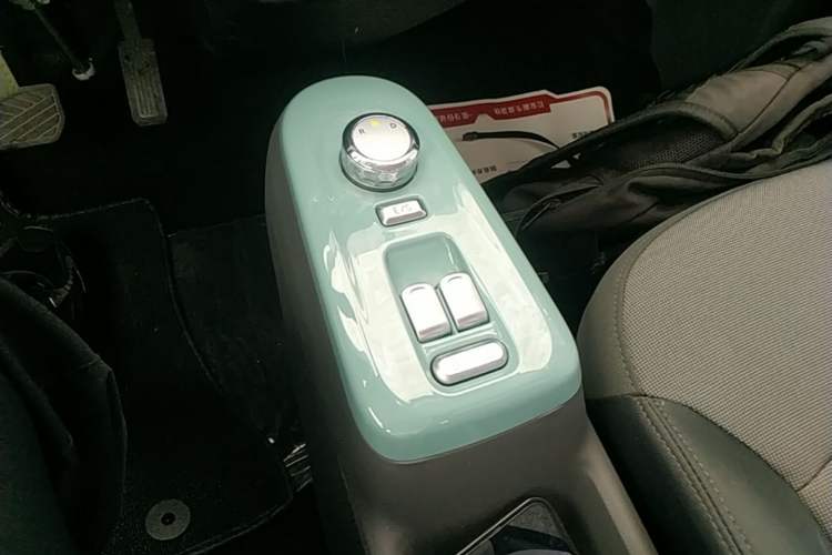 Used CHANGAN NEVO Lumin 2022 155 km – Refreshingly Sweet Edition Gear Lever
