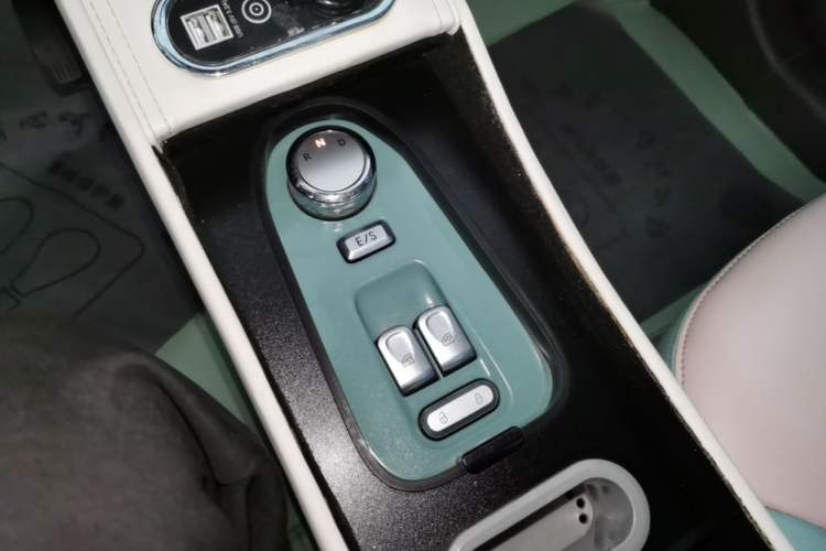 Used CHANGAN NEVO Lumin 2022 155 km – Refreshingly Sweet Edition Gear Lever