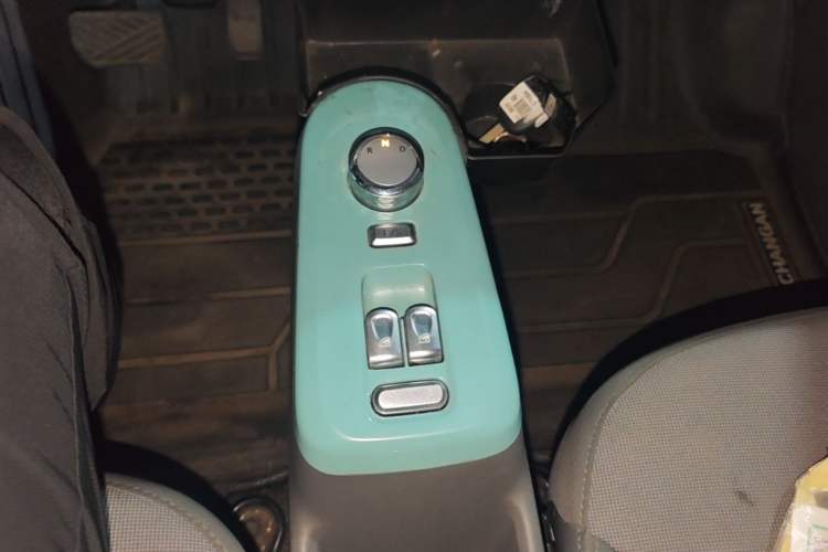 Used CHANGAN NEVO Lumin 2022 155 km – Refreshingly Sweet Edition Gear Lever