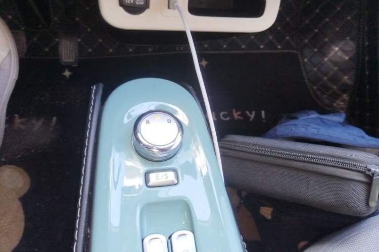 Used CHANGAN NEVO Lumin 2022 155 km – Refreshingly Sweet Edition Gear Lever