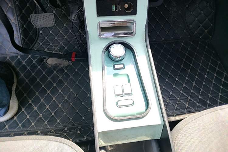 Used CHANGAN NEVO Lumin 2022 210km Sweet Edition Gear Lever