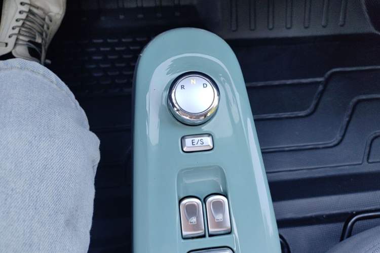 Used CHANGAN NEVO Lumin 2022 210km Sweet Edition Gear Lever