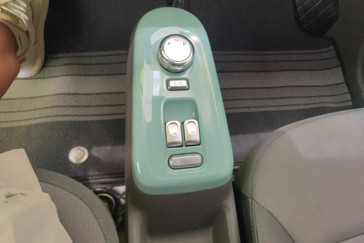 Used CHANGAN NEVO Lumin 2022 155 km – Refreshingly Sweet Edition Gear Lever