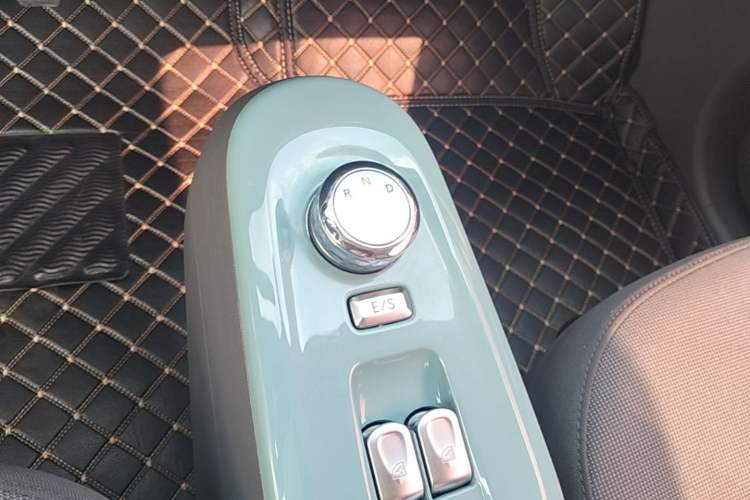 Used CHANGAN NEVO Lumin 2022 155 km – Refreshingly Sweet Edition Gear Lever