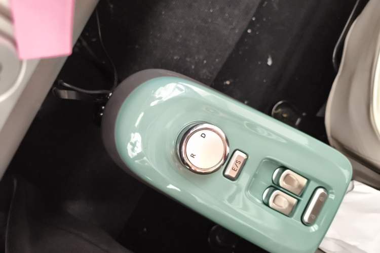Used CHANGAN NEVO Lumin 2022 155 km – Refreshingly Sweet Edition Gear Lever