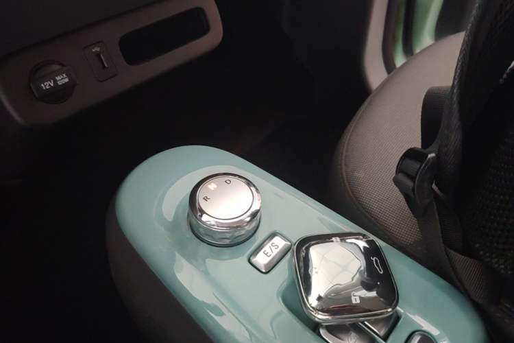 Used CHANGAN NEVO Lumin 2022 210km Sweet Edition Gear Lever