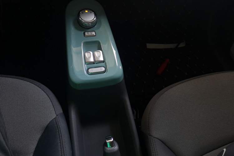 Used CHANGAN NEVO Lumin 2022 155 km – Refreshingly Sweet Edition Gear Lever