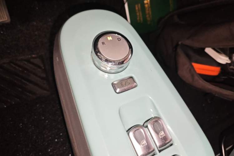 Used CHANGAN NEVO Lumin 2022 155 km – Refreshingly Sweet Edition Gear Lever