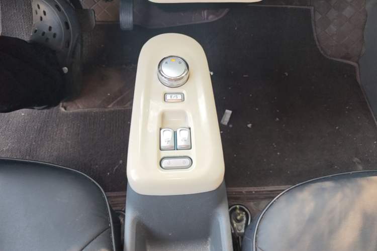 Used CHANGAN NEVO Lumin 2022 155 km – Refreshingly Sweet Edition Gear Lever