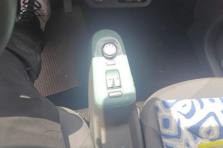 Used CHANGAN NEVO Lumin 2022 210km Sweet Edition Gear Lever